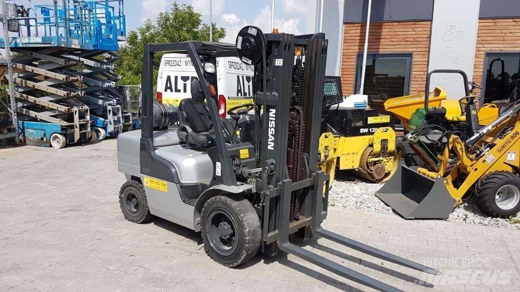Nissan UGL02A35DU Propan trucker