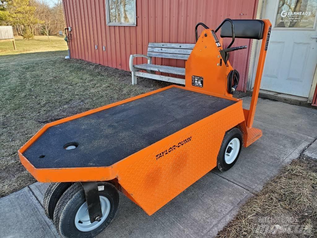Taylor-Dunn SC100 Tauetraktor