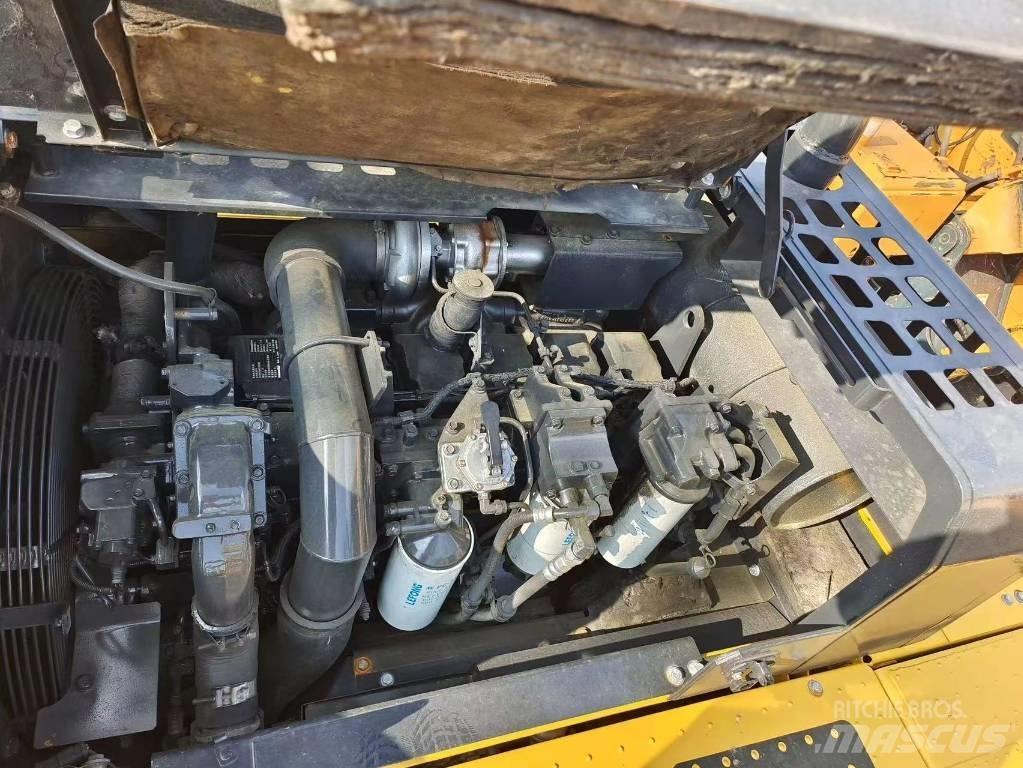 Komatsu PC 400 LC-8 Beltegraver