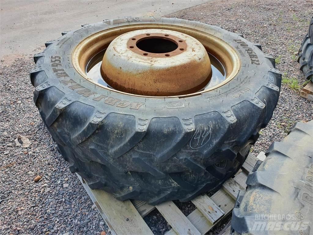 BKT 270/95R32 x2 Dekk, hjul og felger