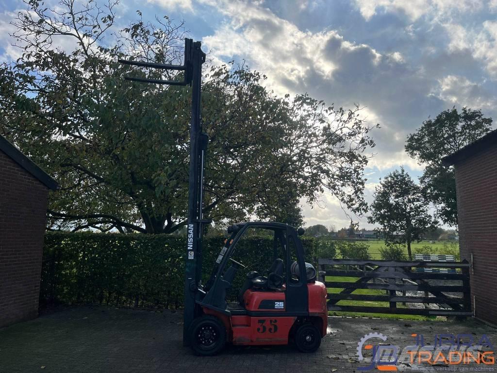 Nissan UD02A25PQ Propan trucker