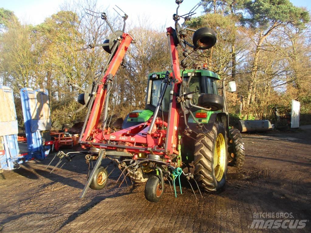 Kverneland Fanex 683 Raker og høyvendere
