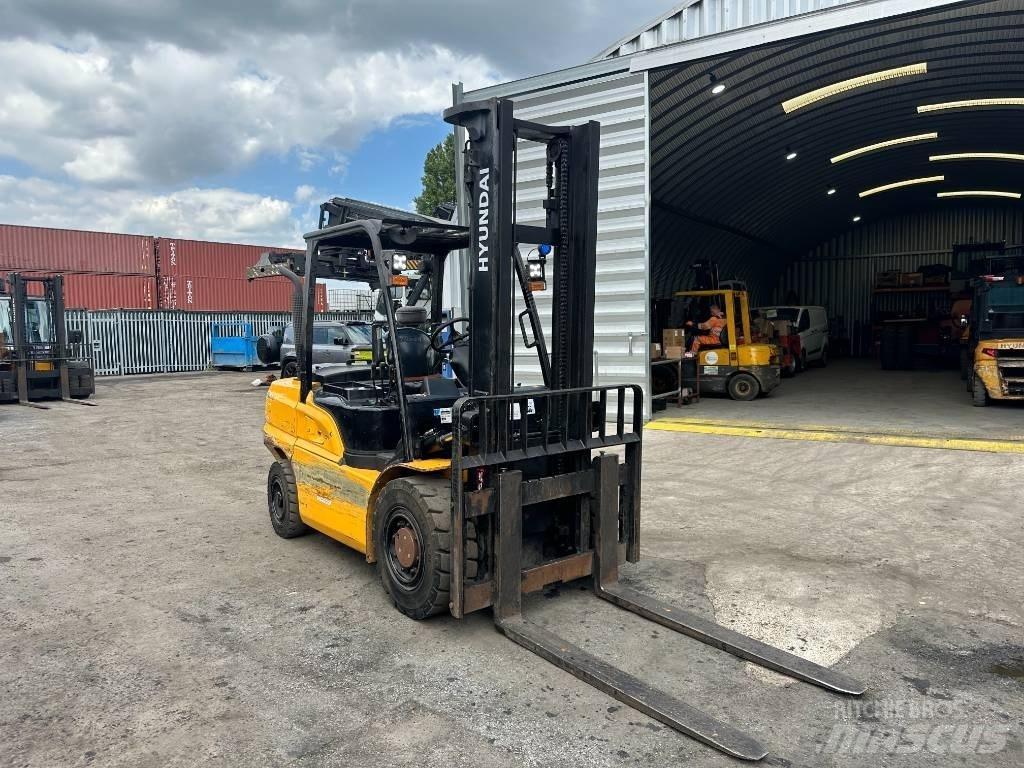 Hyundai 45 D-9 Diesel Trucker