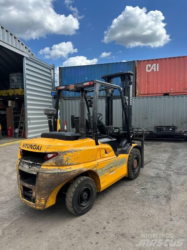Hyundai 45 D-9 Diesel Trucker