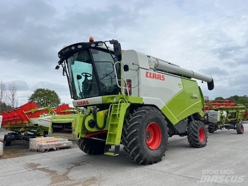 CLAAS Tucano 440 Skurtreskere