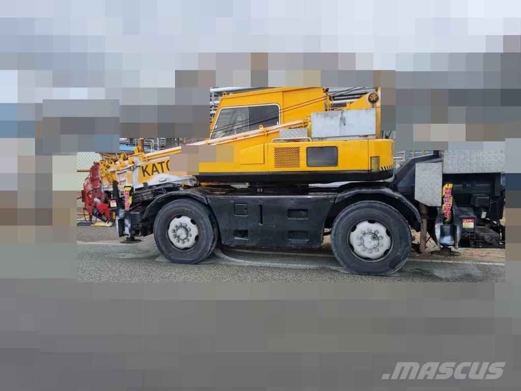 Kato MR 100 Røff terreng kraner