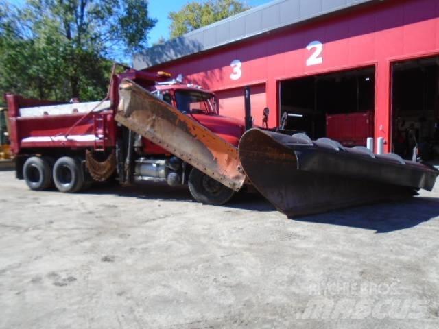 Mack CV 713 Snøploger- og skjær