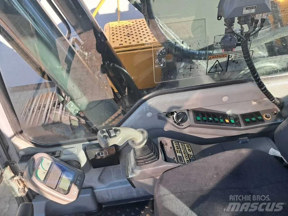 Volvo EC 240 B LC Beltegraver