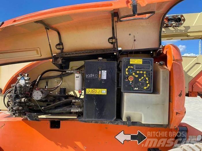 JLG 800AJ Leddede bomlifter