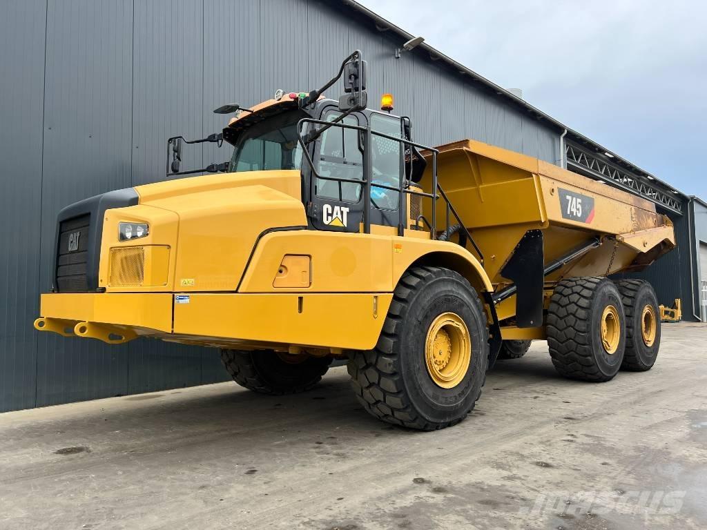 CAT 745 Rammestyrte Dumpere