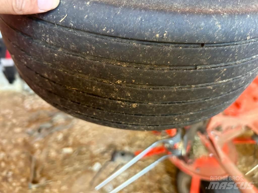 Kuhn GF10812 Raker og høyvendere