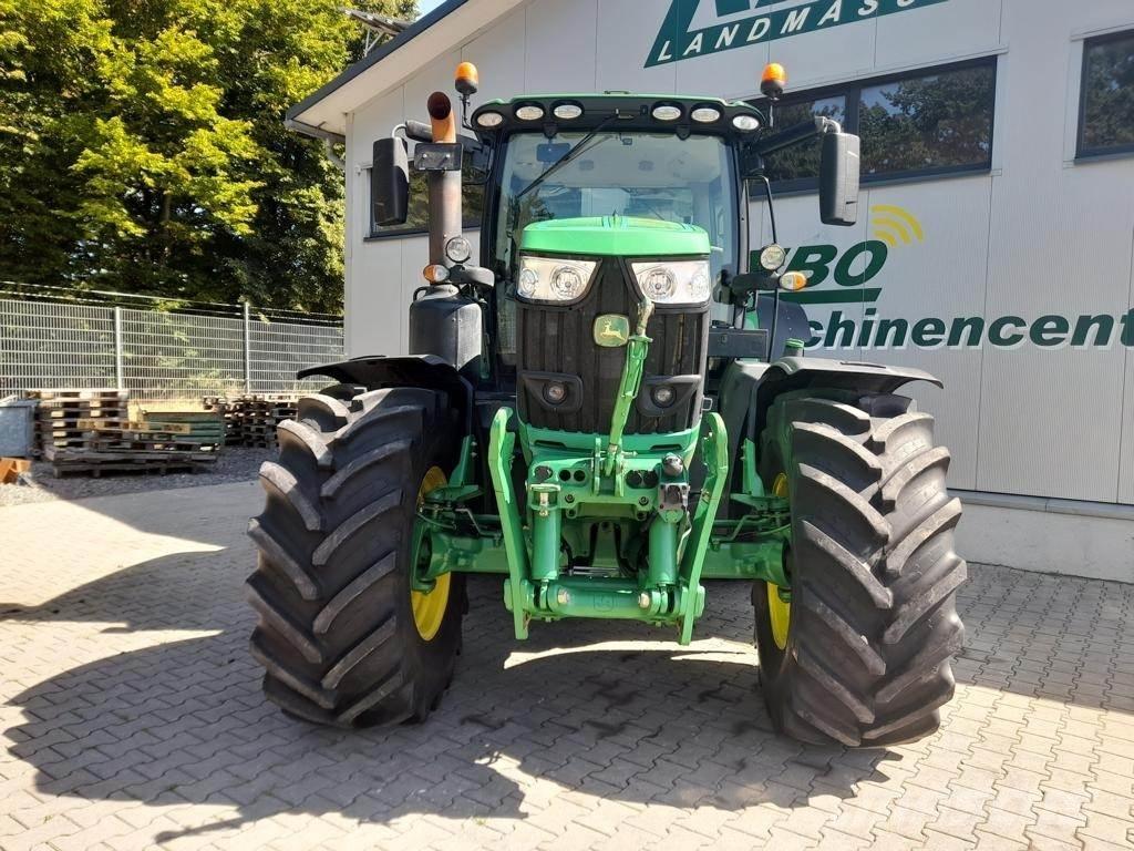 John Deere 6215R Traktorer