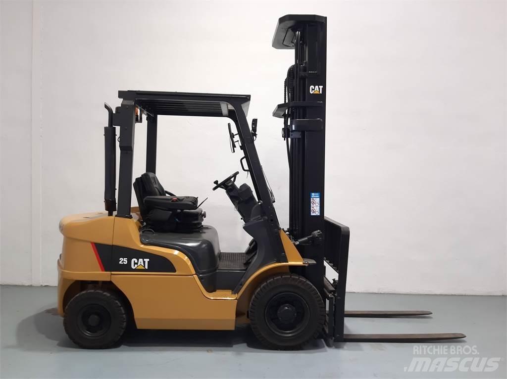 CAT DP25NT Diesel Trucker