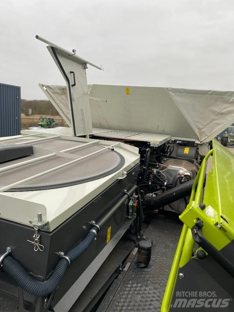 CLAAS LEXION 8800 Skurtreskere