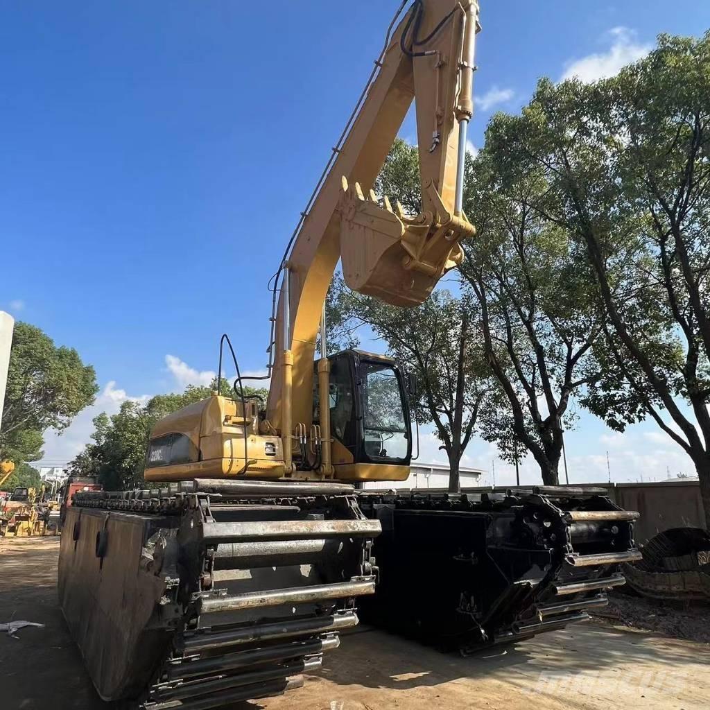 CAT 320 C Amfibiske Gravemaskiner