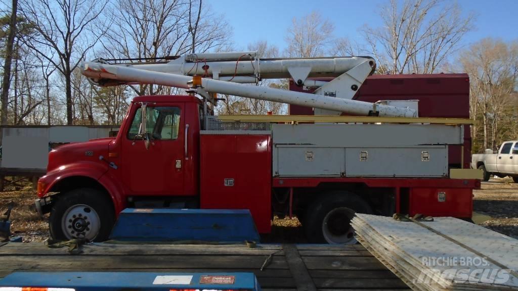 International 4700 Bilmontert lift