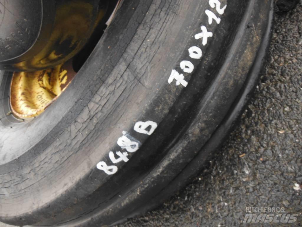 Dunlop 7.00X12 Dekk, hjul og felger