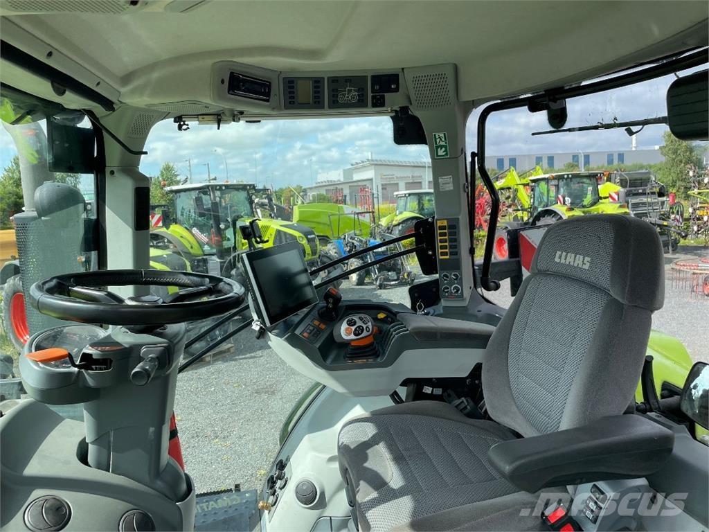 CLAAS Axion 810 CM Traktorer