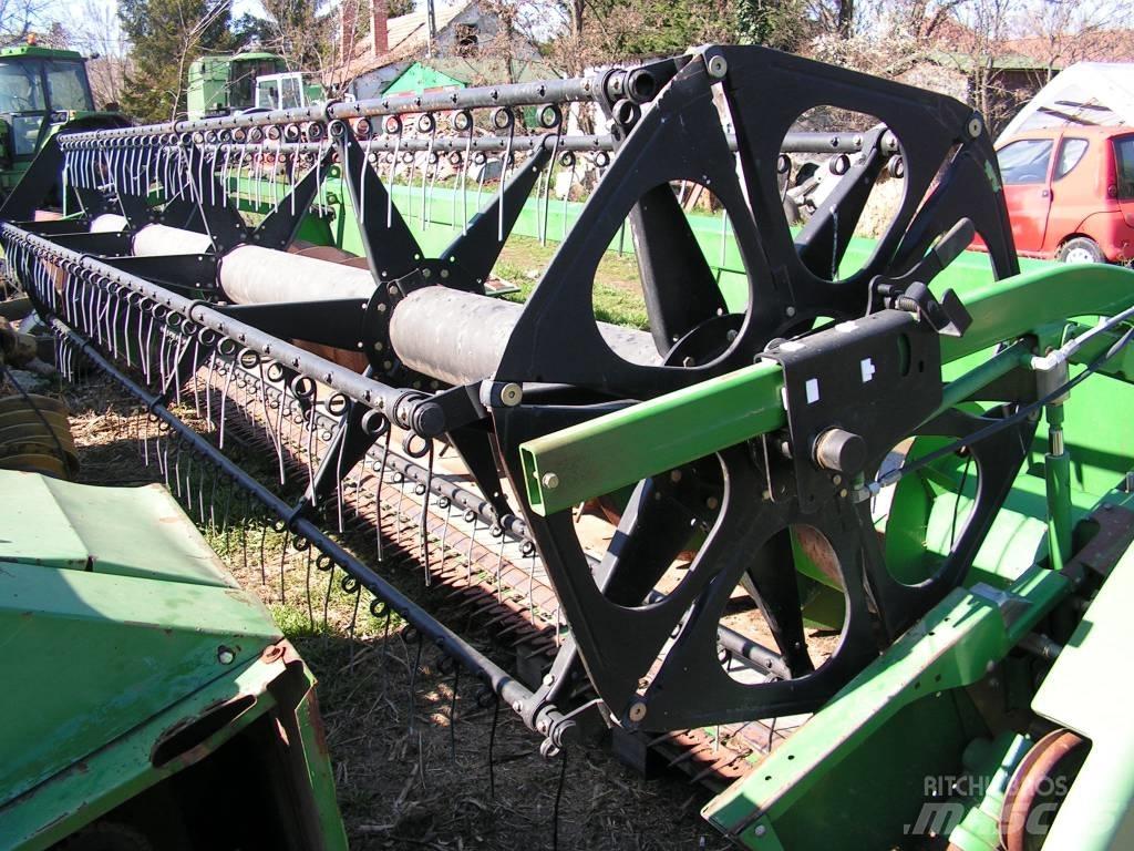 John Deere 618 R Skjærebord til skurtresker