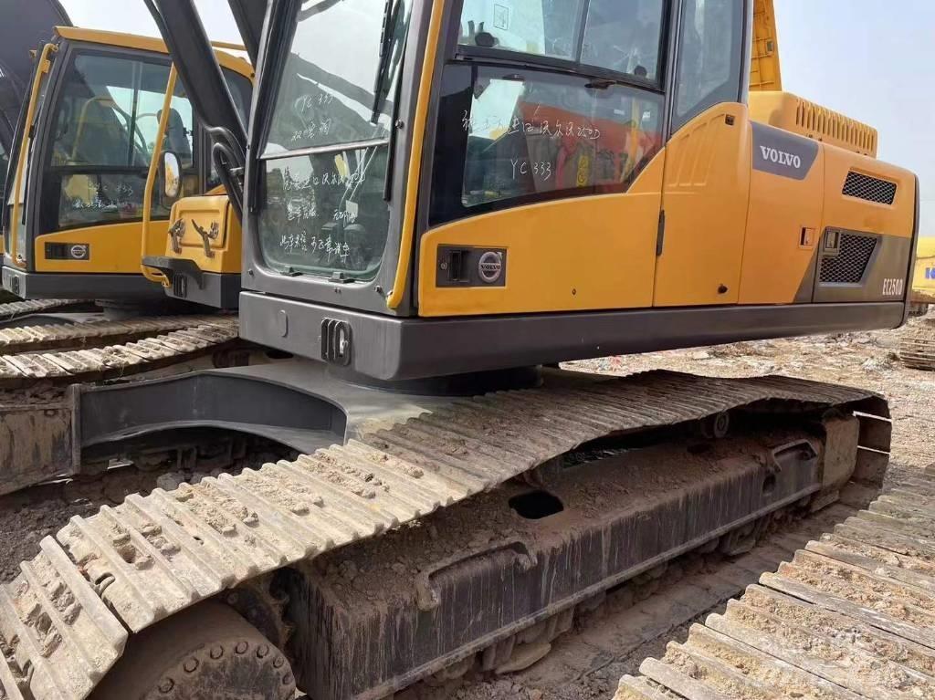 Volvo EC 250 D L Beltegraver