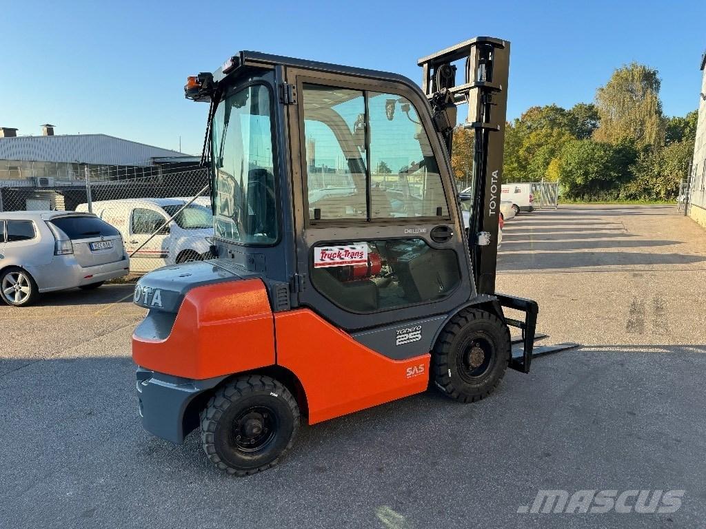 Toyota 02-8FDF25 Diesel Trucker