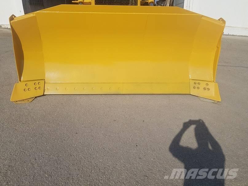 Komatsu D65EX-15 Dozere Beltegående
