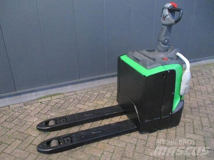 Cesab P320 Lavtløftende truck med platform