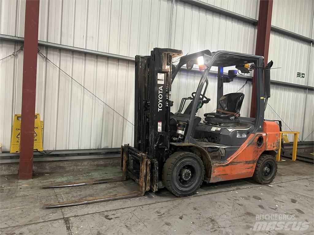 Toyota 02-8FDF25 Diesel Trucker