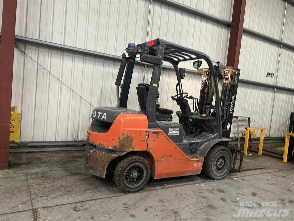 Toyota 02-8FDF25 Diesel Trucker