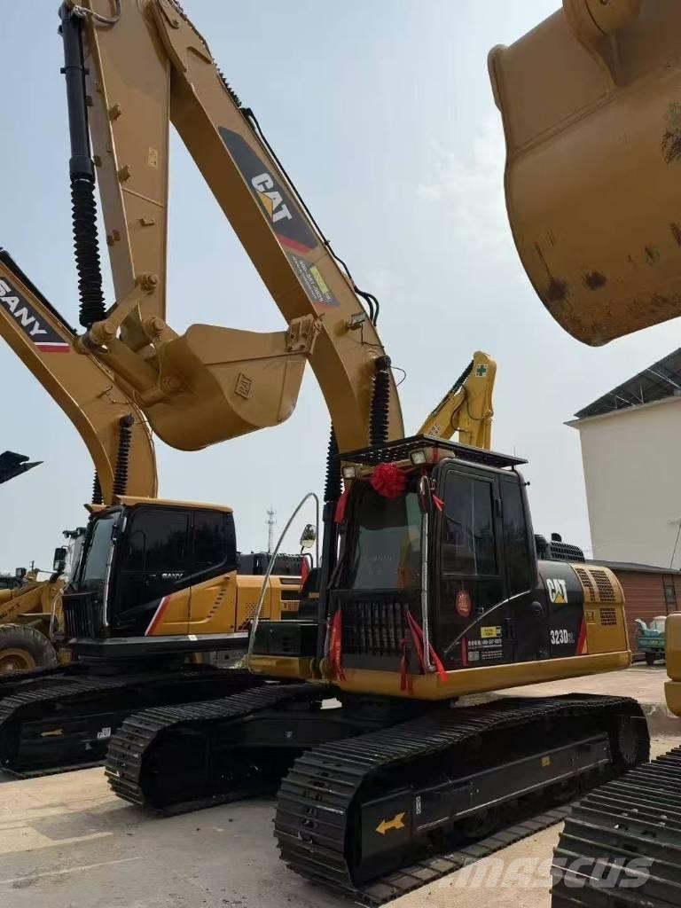 CAT 323D2L Beltegraver