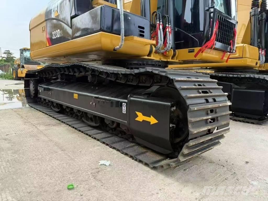 CAT 323D2L Beltegraver