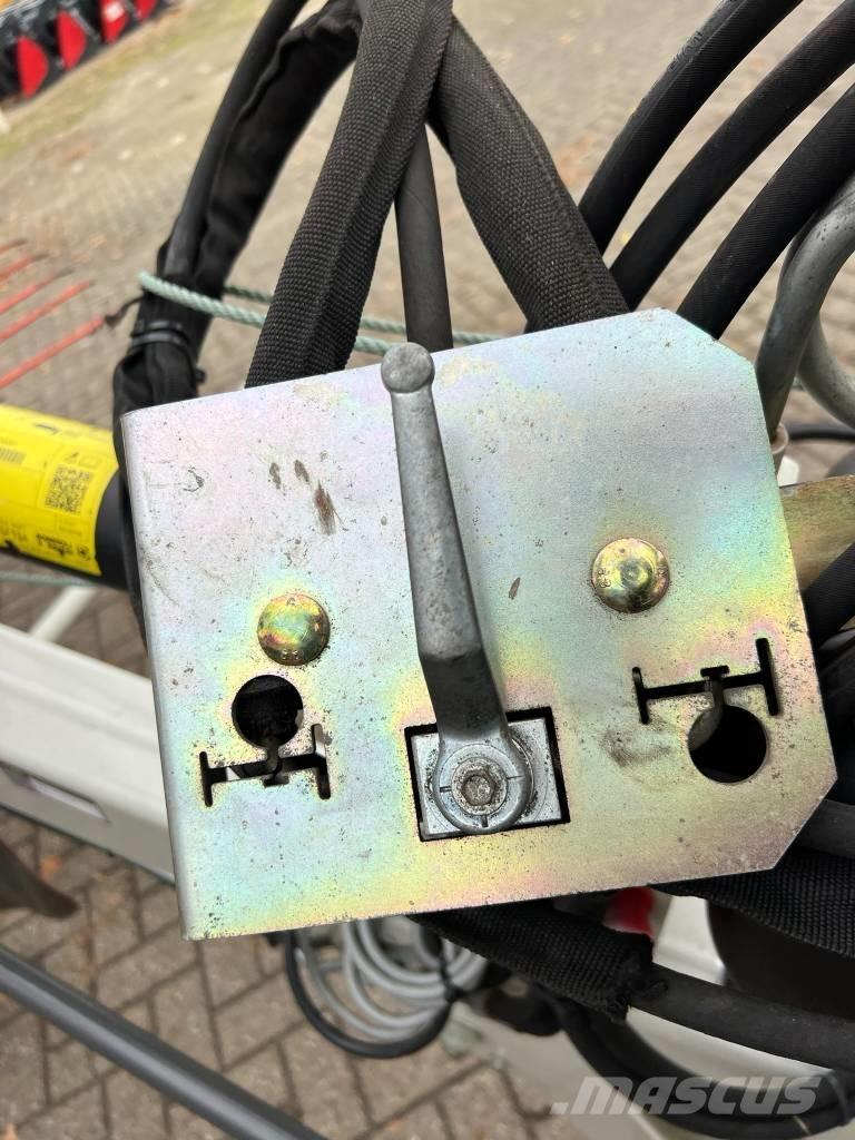 CLAAS Liner 2900 Svanser