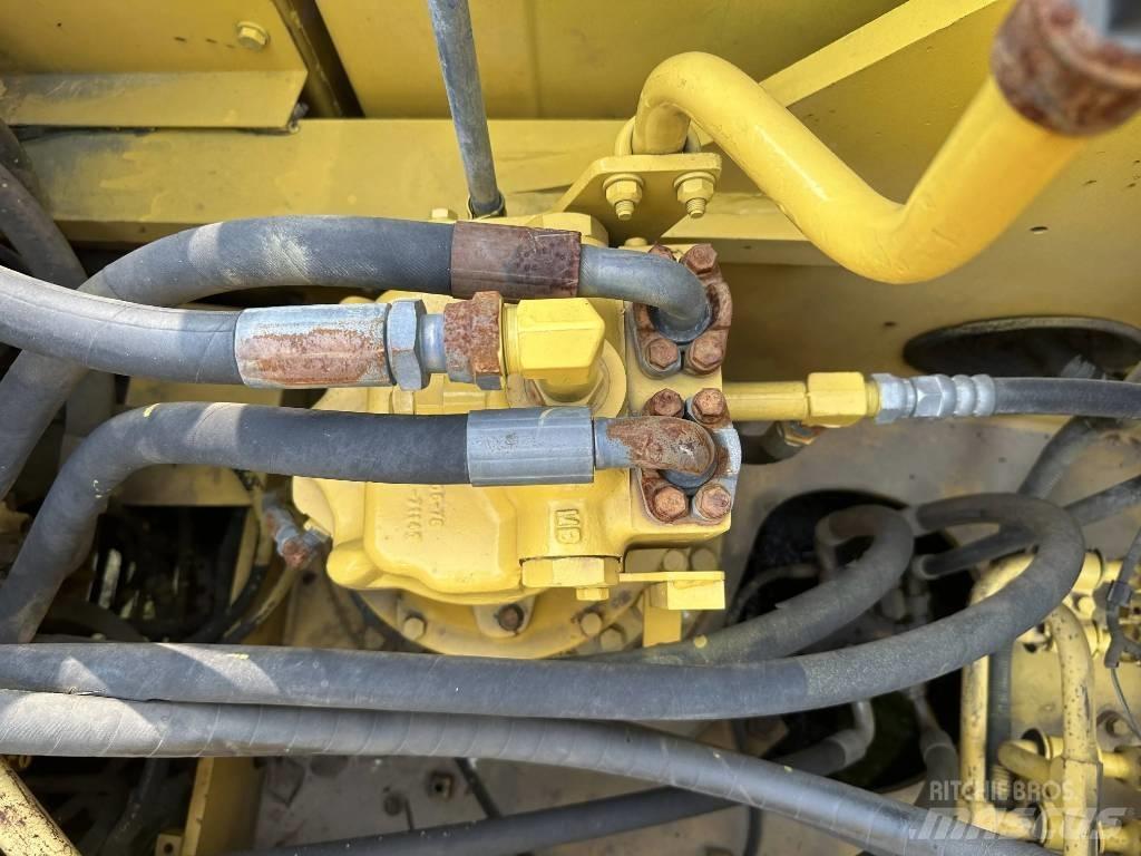 Komatsu PC240-8 Beltegraver