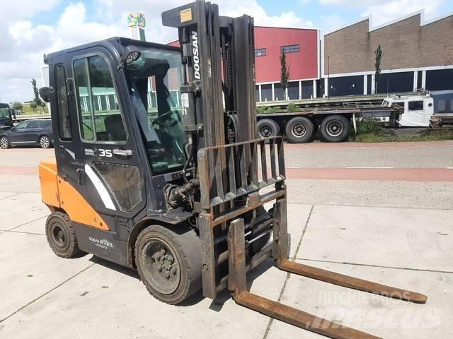 Doosan D 35 C-7 Diesel Trucker