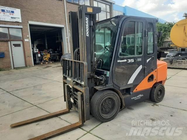 Doosan D 35 C-7 Diesel Trucker