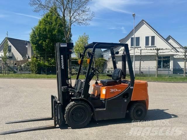 Doosan D30 Plus Diesel Trucker