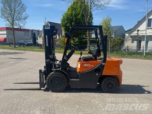 Doosan D30 Plus Diesel Trucker