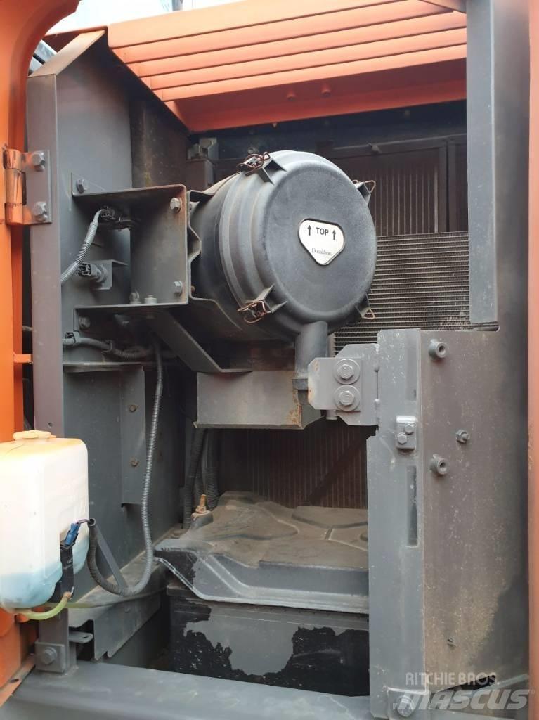 Hitachi ZX225USLC-3 Beltegraver