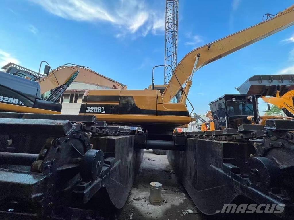 CAT 320 B L Amfibiske Gravemaskiner