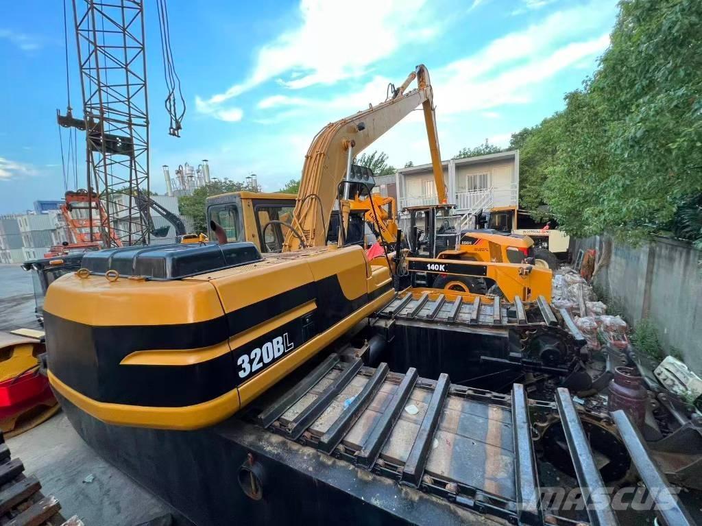 CAT 320 B L Amfibiske Gravemaskiner