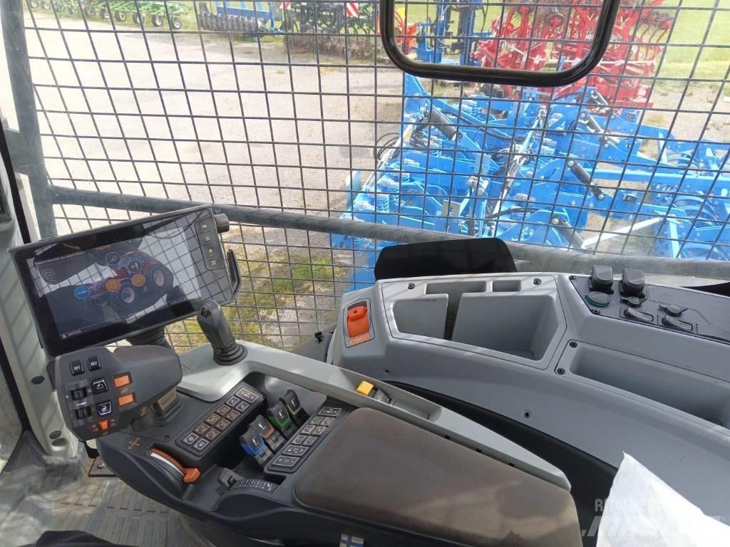 Valtra T 234 Direct Traktor med skogsutstyr
