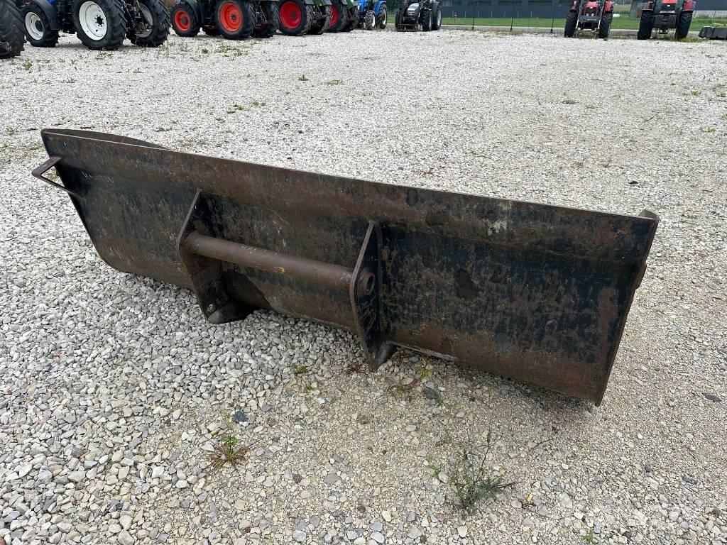  ŁYŻKA MANITOU 2,4 M Annet laste- og graveutstyr