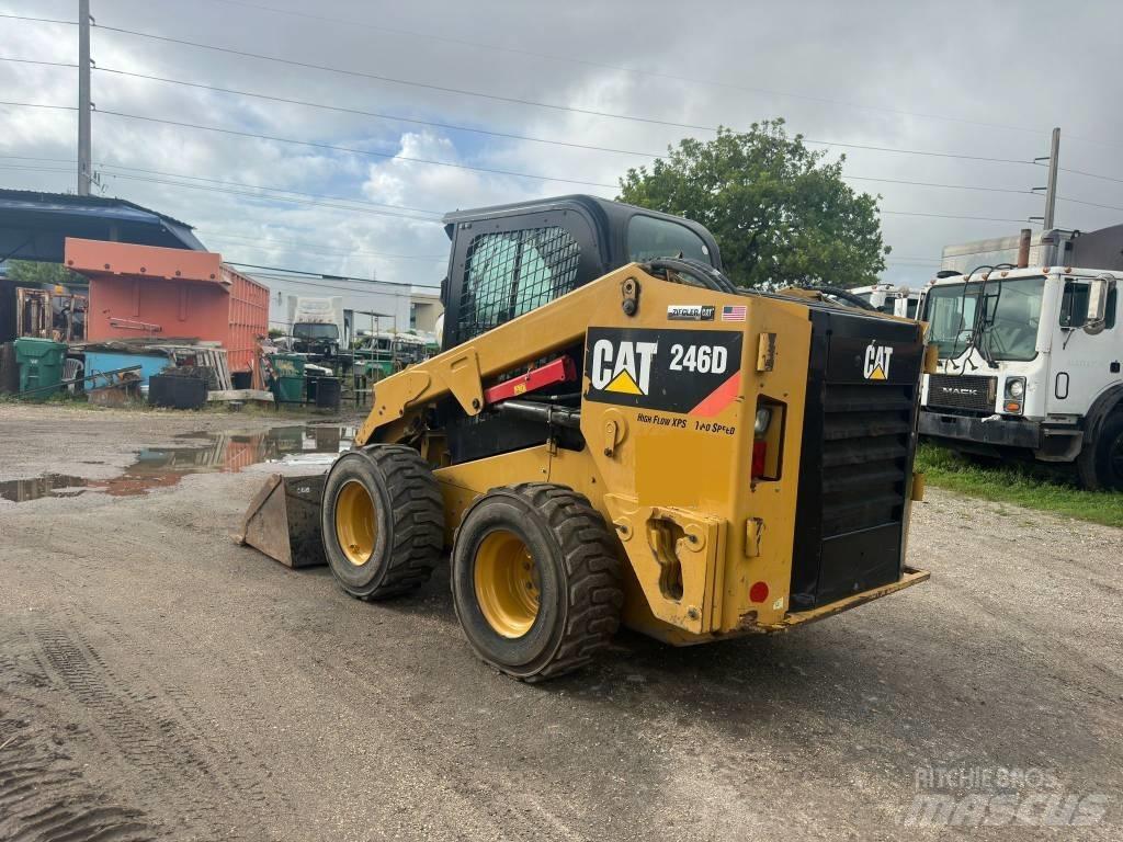 CAT 246 D Kompaktlastere
