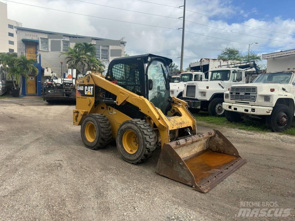 CAT 246 D Kompaktlastere