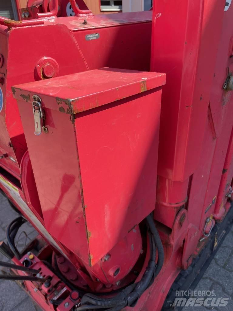 Unic URW-095 Beltegående Kran