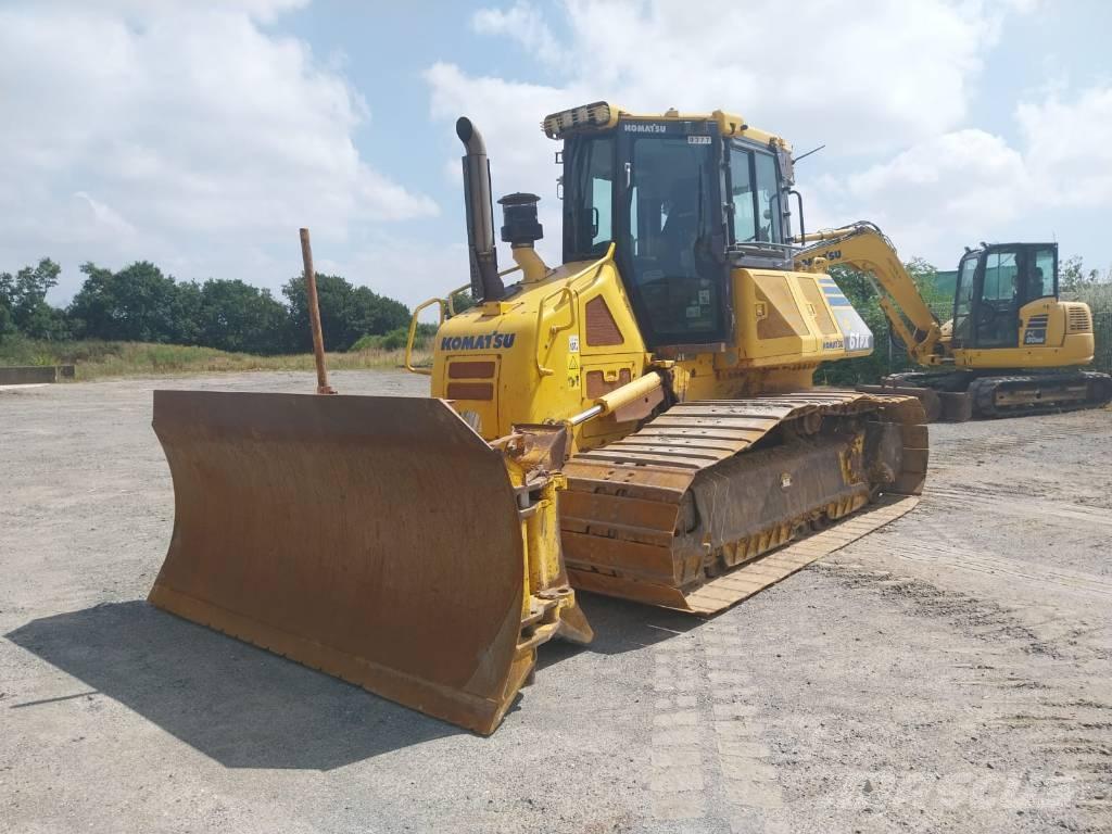 Komatsu D61PX-23 Dozere Beltegående