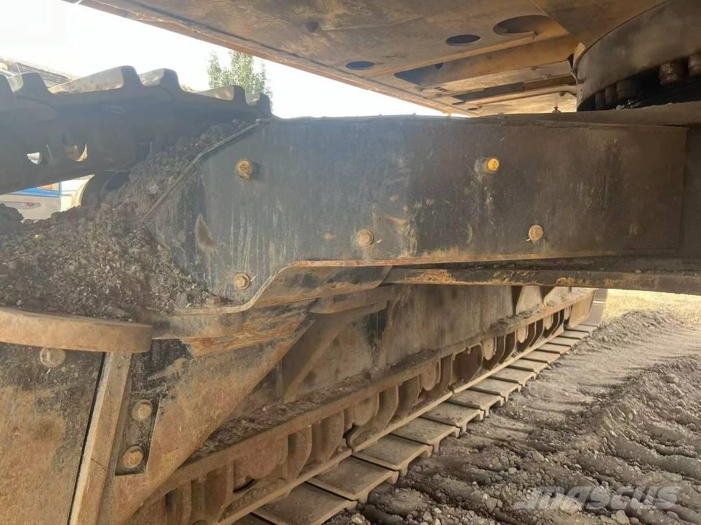 CAT 374 Beltegraver