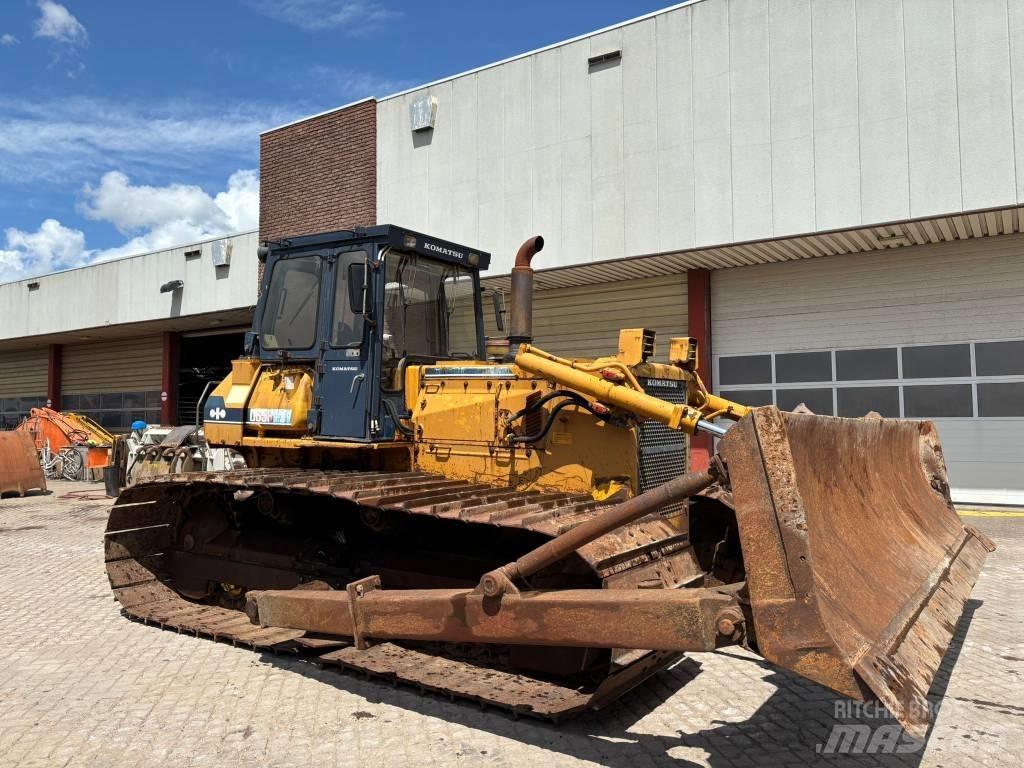 Komatsu D65PX-8 Dozere Beltegående