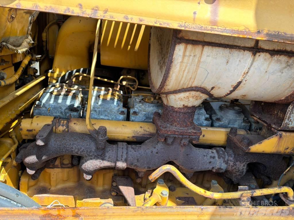 Komatsu D65PX-8 Dozere Beltegående