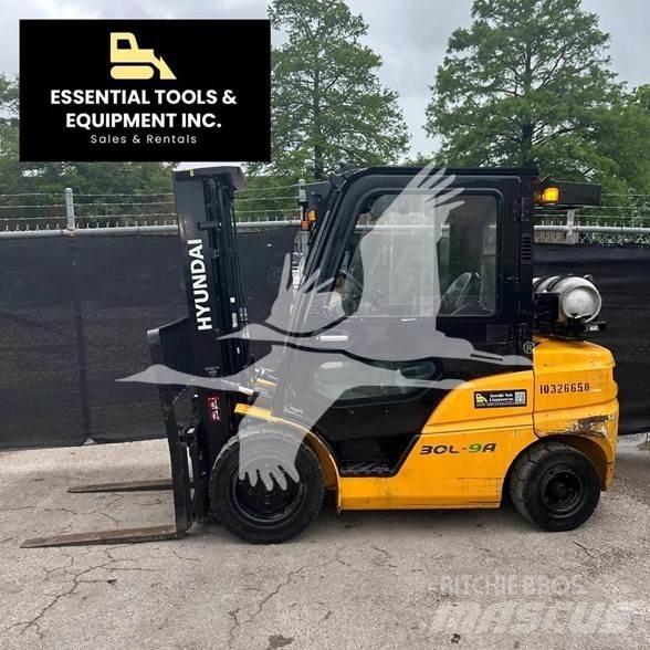 Hyundai 30L-9A Diesel Trucker